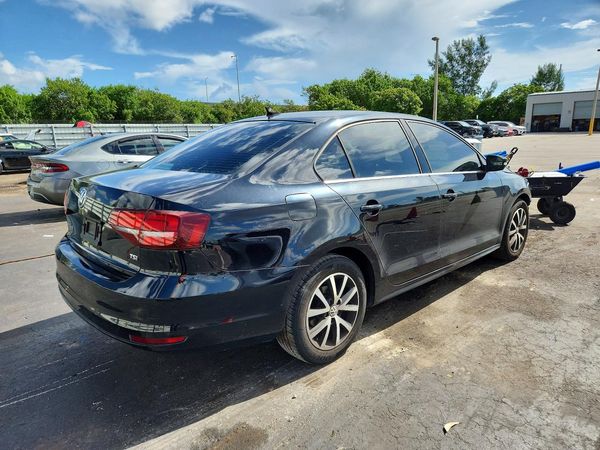 2017 VOLKSWAGEN JETTA SE