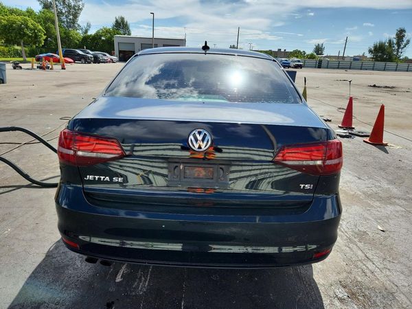 2017 VOLKSWAGEN JETTA SE