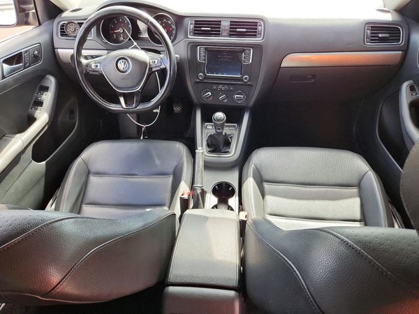 2017 VOLKSWAGEN JETTA SE