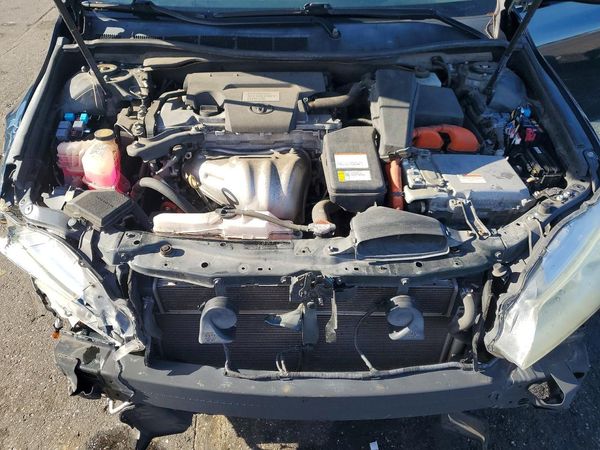 2016 TOYOTA CAMRY SOLA Hybrid — Engine bay