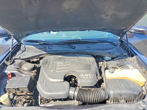 2019 DODGE CHARGER SXT — Engine bay