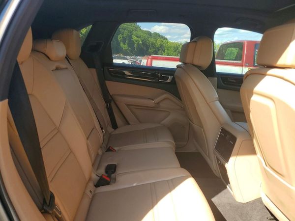 2019 PORSCHE CAYENNE