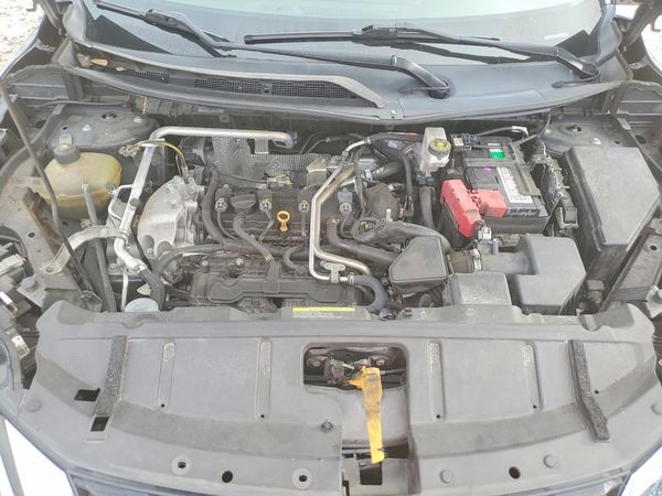 2021 NISSAN ROGUE S — Engine bay