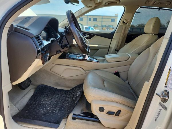 2017 AUDI Q7 — DENT