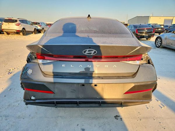 2024 HYUNDAI ELANTRA SE