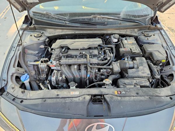 2024 HYUNDAI ELANTRA SE