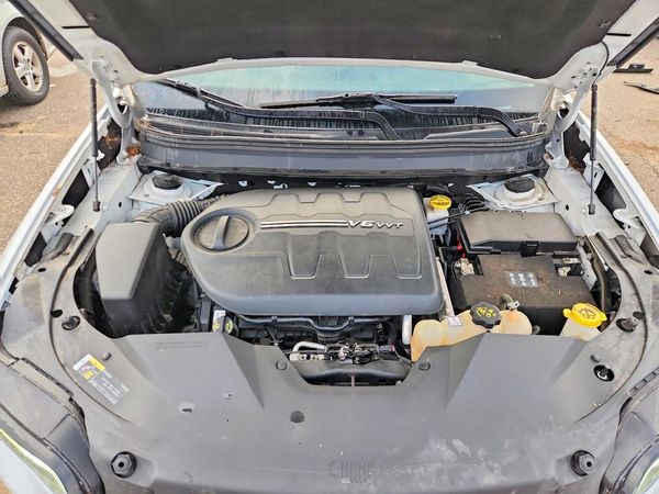 2020 JEEP CHEROKEE Limited — Engine bay