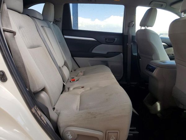 2019 TOYOTA HIGHLANDER LE