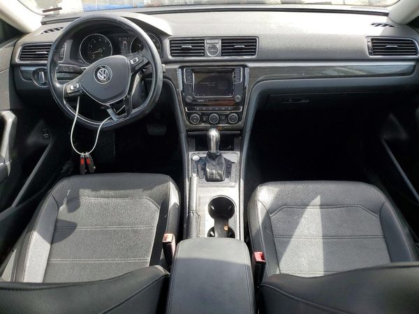 2017 VOLKSWAGEN PASSAT