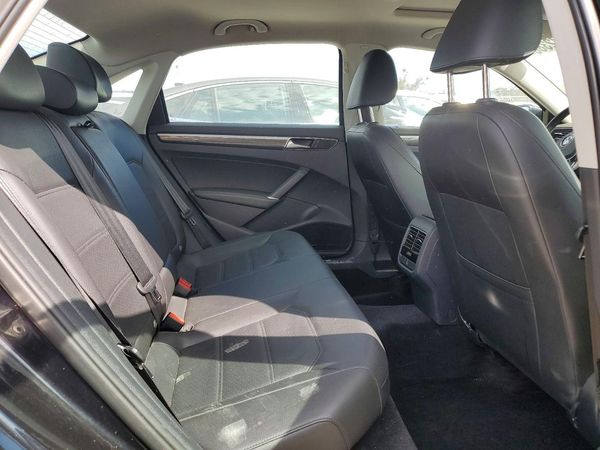 2017 VOLKSWAGEN PASSAT