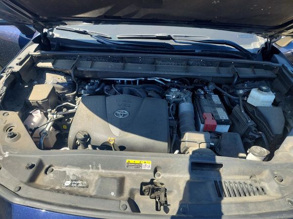 2022 TOYOTA HIGHLANDER XLE — Engine bay