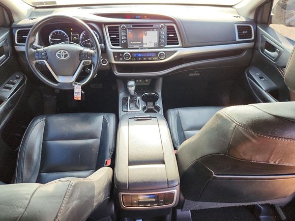 2017 TOYOTA HIGHLANDER SE/XLE