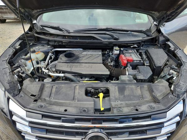 2025 NISSAN ROGUE SV — Engine bay