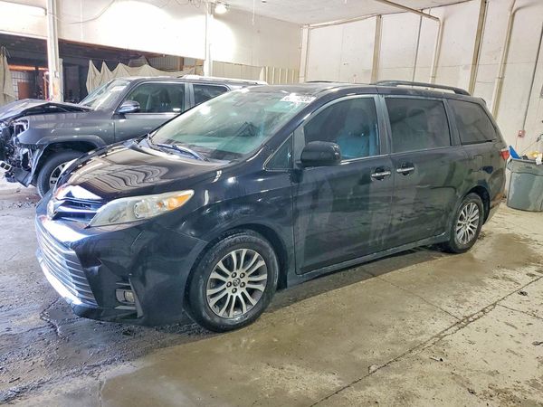 2018 TOYOTA SIENNA