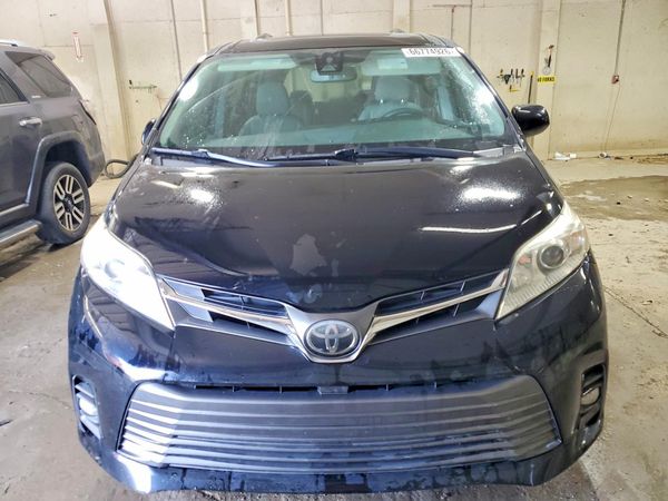 2018 TOYOTA SIENNA