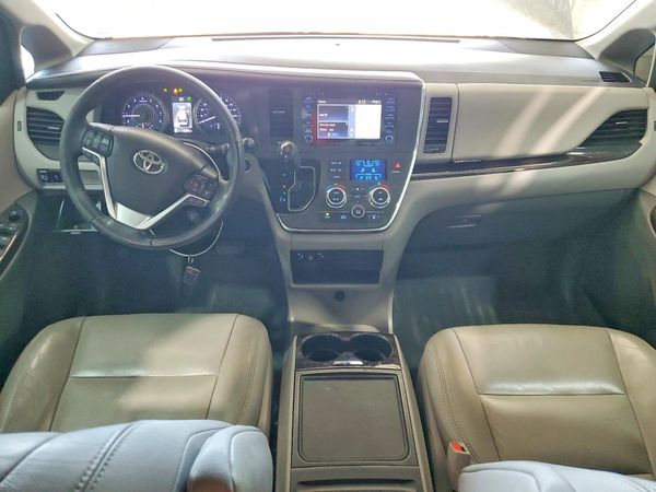 2018 TOYOTA SIENNA