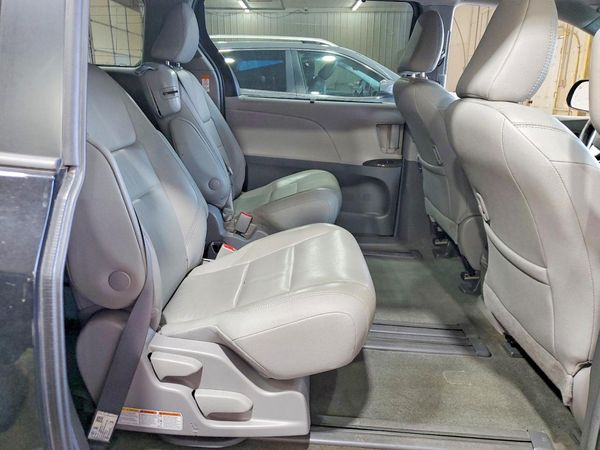 2018 TOYOTA SIENNA