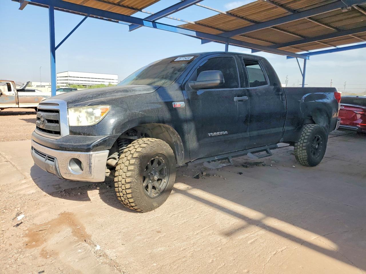 2013 TOYOTA TUNDRA SR5 — Front 3/4