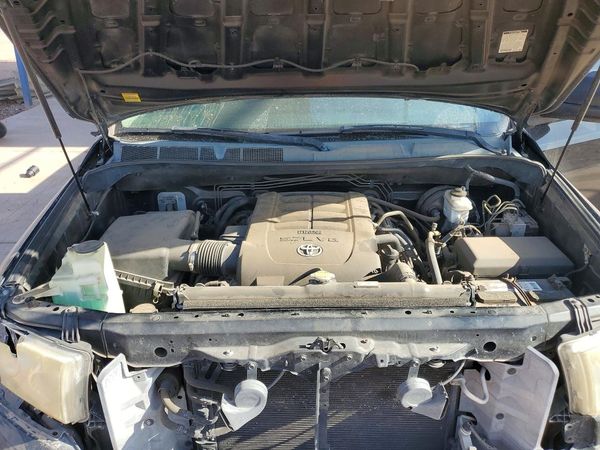 2013 TOYOTA TUNDRA SR5 — Engine bay