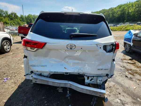 2017 TOYOTA HIGHLANDER SE/XLE