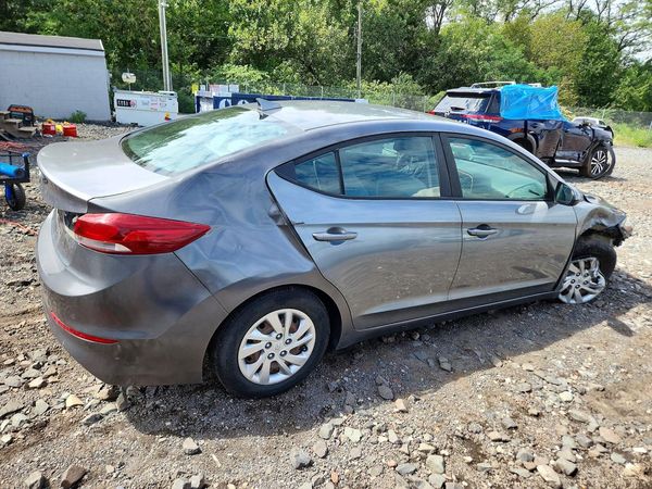 2017 HYUNDAI ELANTRA SE Base