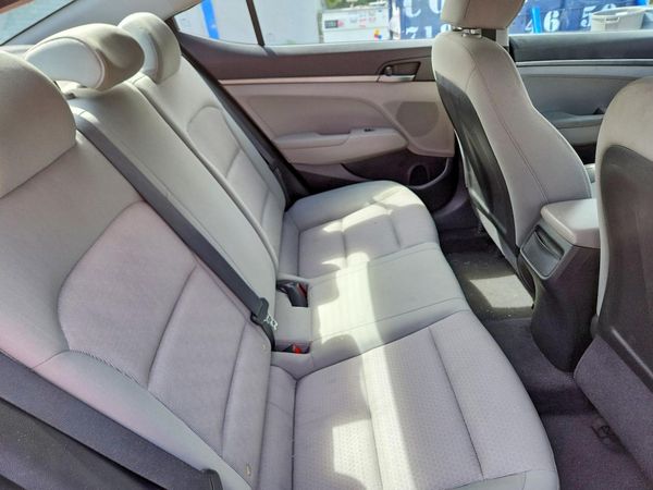 2017 HYUNDAI ELANTRA SE Base
