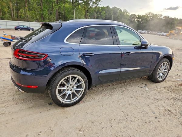 2016 PORSCHE MACAN