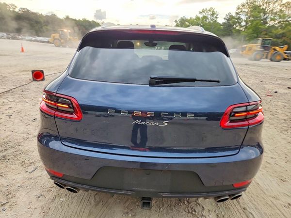 2016 PORSCHE MACAN
