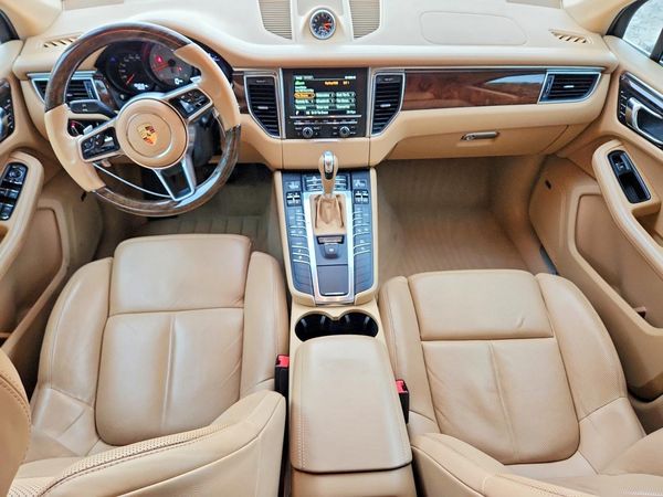 2016 PORSCHE MACAN