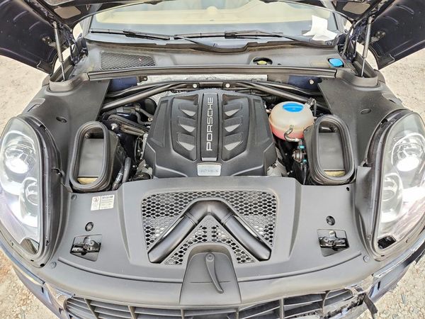2016 PORSCHE MACAN
