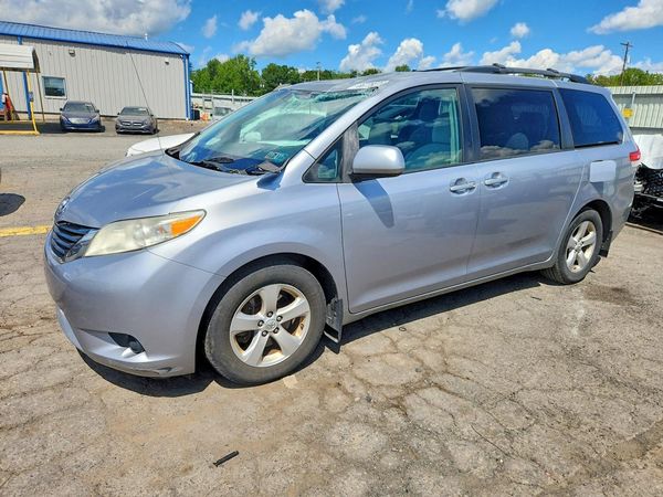2012 TOYOTA SIENNA