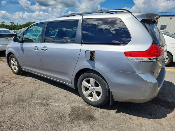 2012 TOYOTA SIENNA
