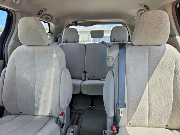 2012 TOYOTA SIENNA