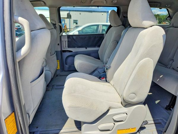 2012 TOYOTA SIENNA