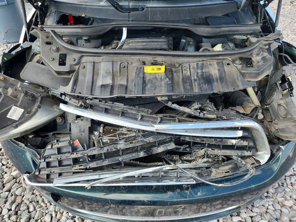 2014 MINI COOPER — Engine bay