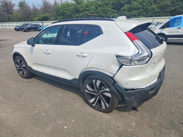 2026 VOLVO XC40 Plus Dark