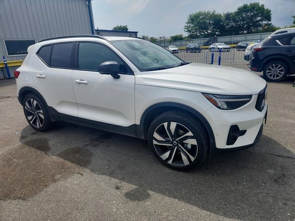 2026 VOLVO XC40 Plus Dark
