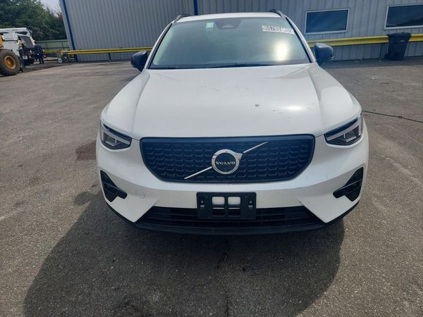 2026 VOLVO XC40 Plus Dark