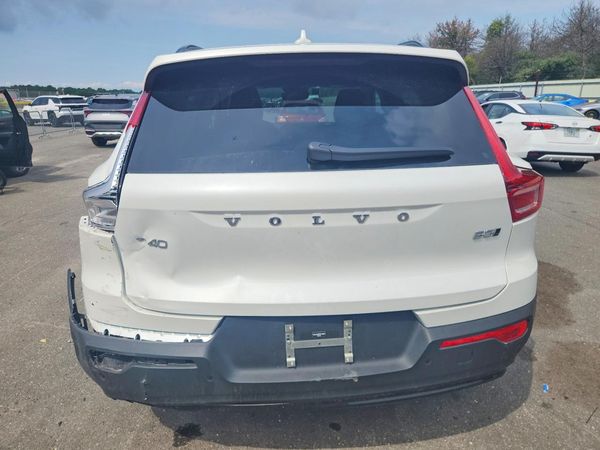 2026 VOLVO XC40 Plus Dark
