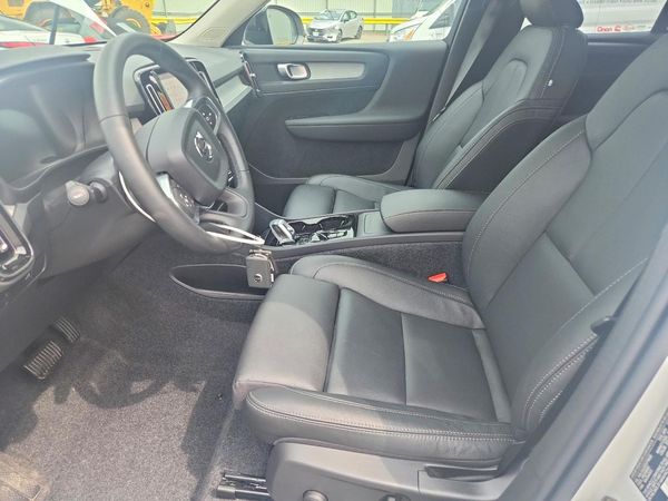 2026 VOLVO XC40 Plus Dark