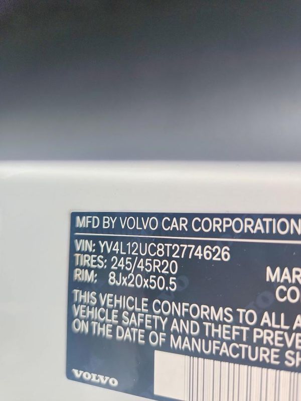 2026 VOLVO XC40 Plus Dark