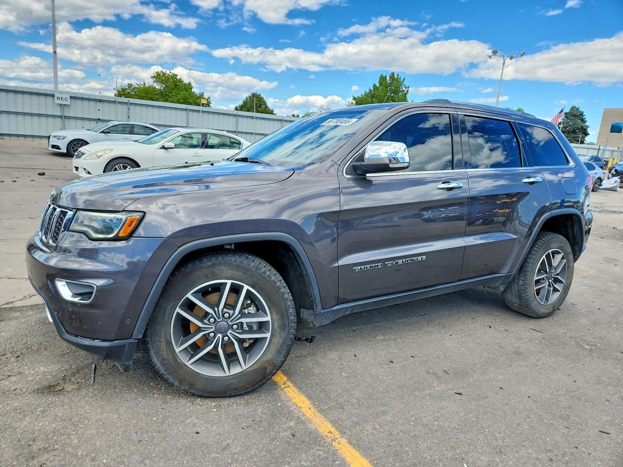 2020 JEEP GRAND CHEROKEE — Front 3/4