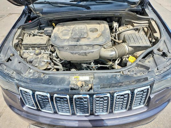 2020 JEEP GRAND CHEROKEE — Engine bay