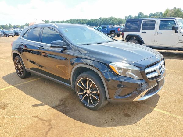 2017 MERCEDES-BENZ GLA-CLASS — Passenger 3/4