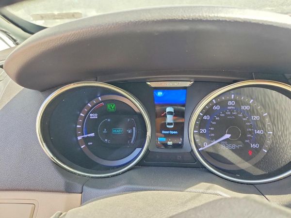 2012 HYUNDAI SONATA Middle level