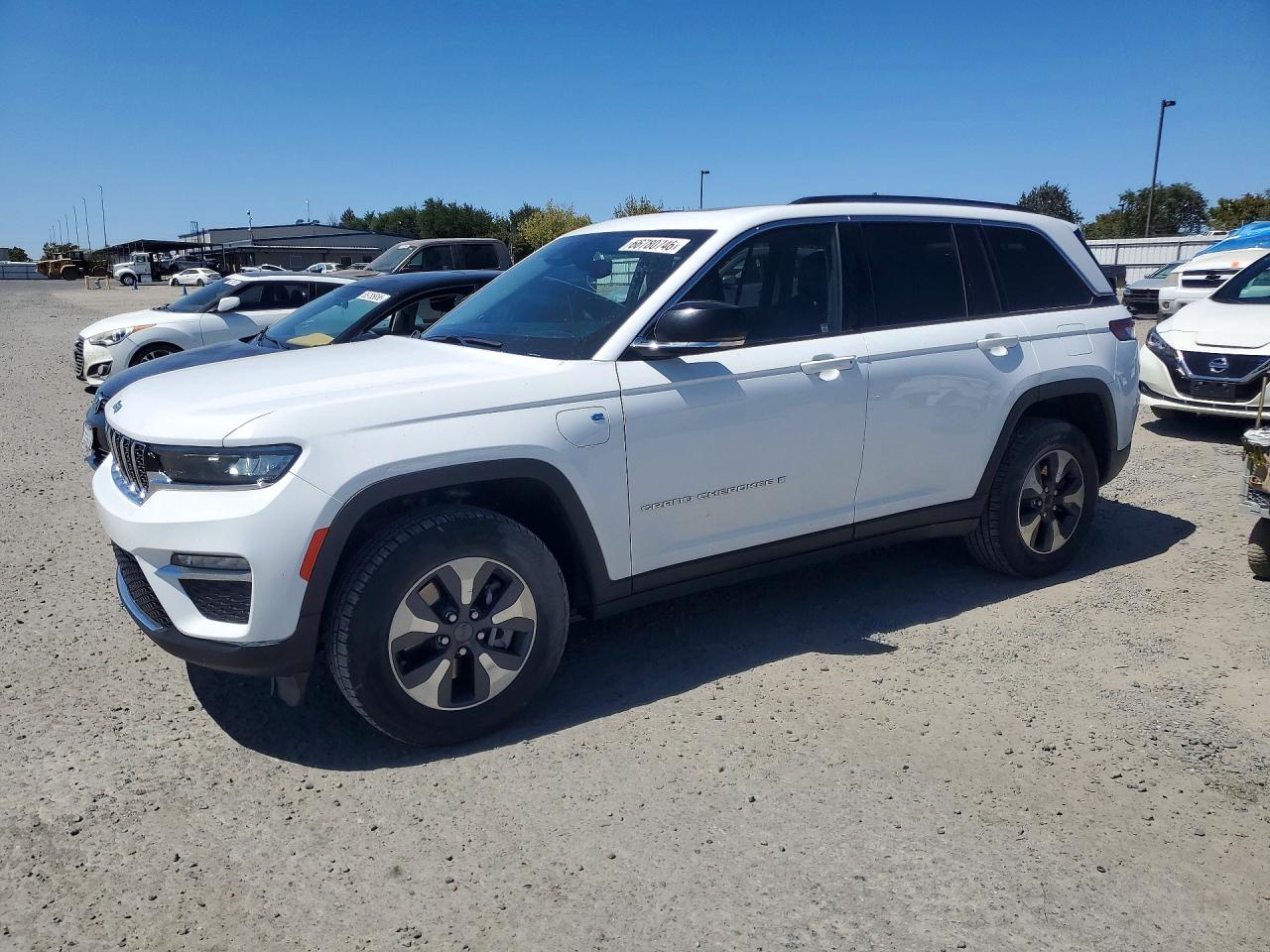2023 JEEP GRAND CHEROKEE LIMITED 4XE — Front 3/4