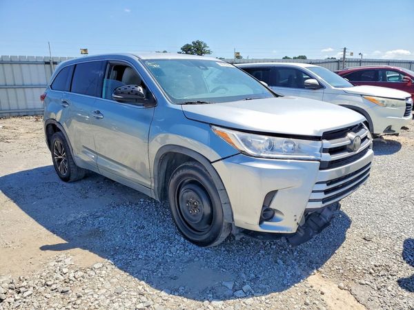 2018 TOYOTA HIGHLANDER LE