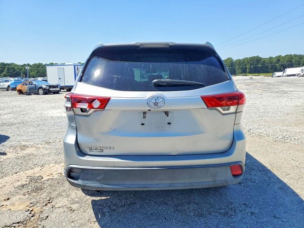 2018 TOYOTA HIGHLANDER LE