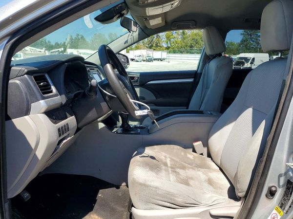 2018 TOYOTA HIGHLANDER LE
