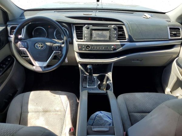 2018 TOYOTA HIGHLANDER LE